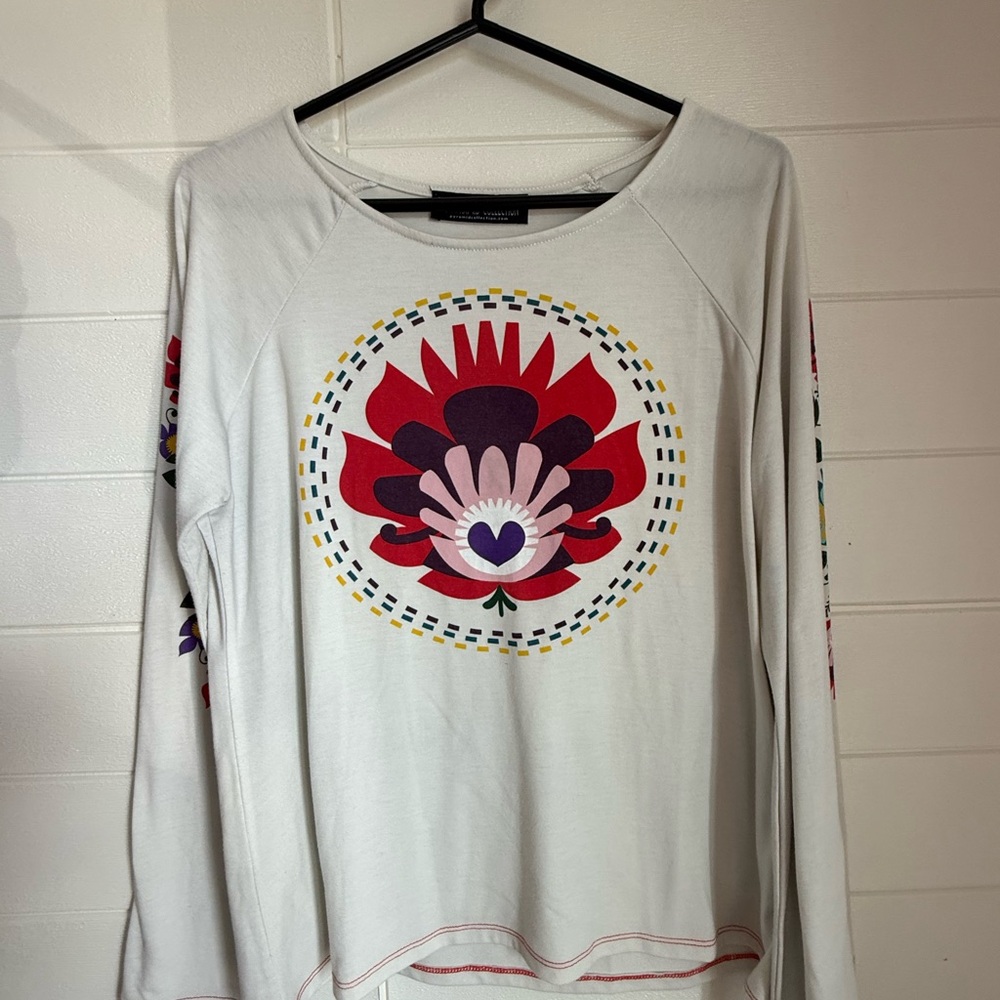 The Pyramid Collection Cream Long Bell Sleeve Lotus Top